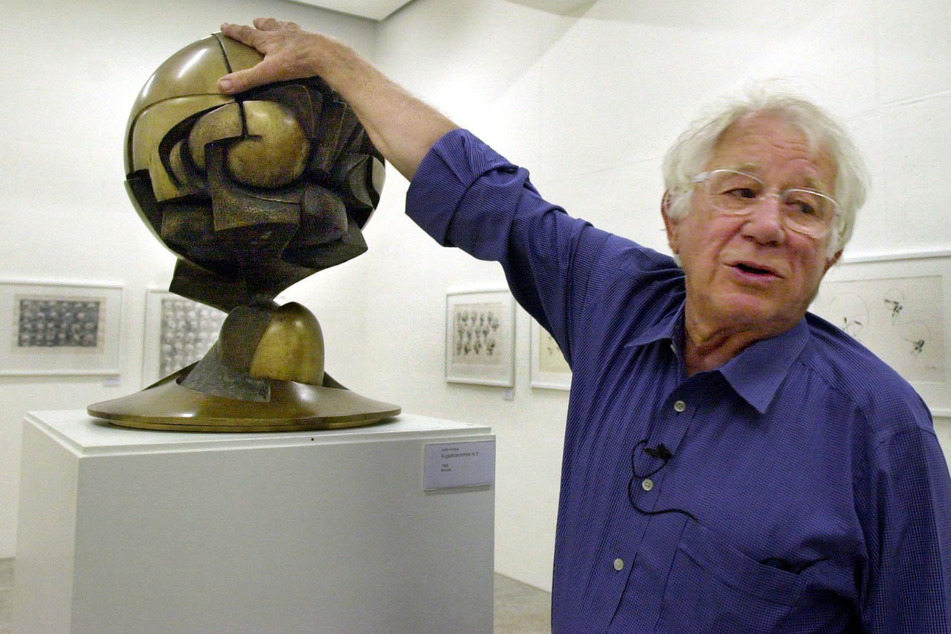 Fritz Koenig bei einer Ausstellung im Jahr 2002 in Landshut.