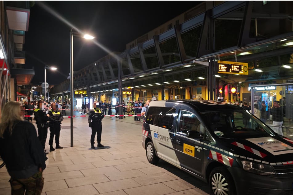 Ein 20-jähriger Mann wurde bei einem Messerangriff schwer verletzt.