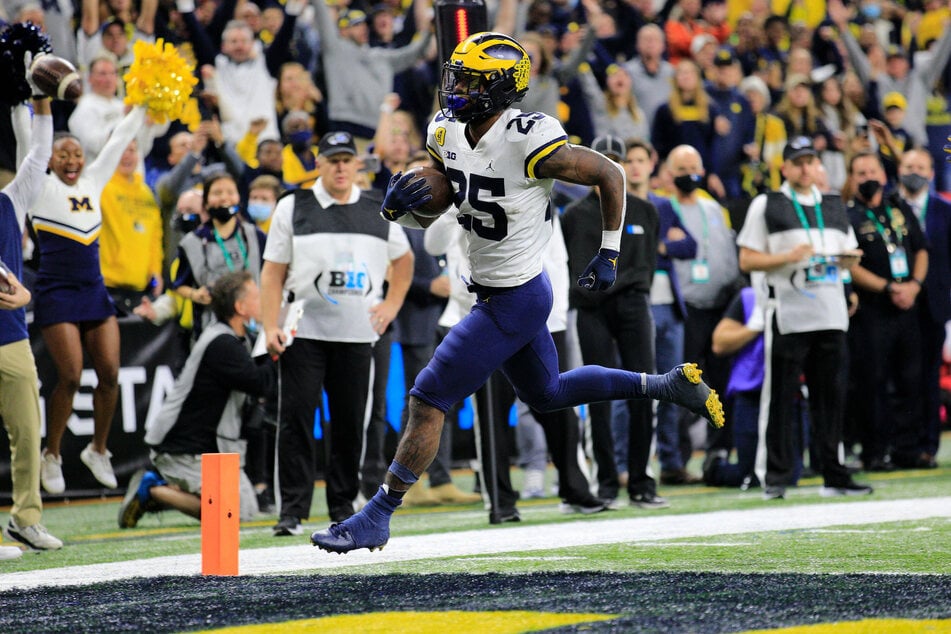 Wolverines running back Hassan Haskins scored two touchdowns against Iowa on Saturday night.