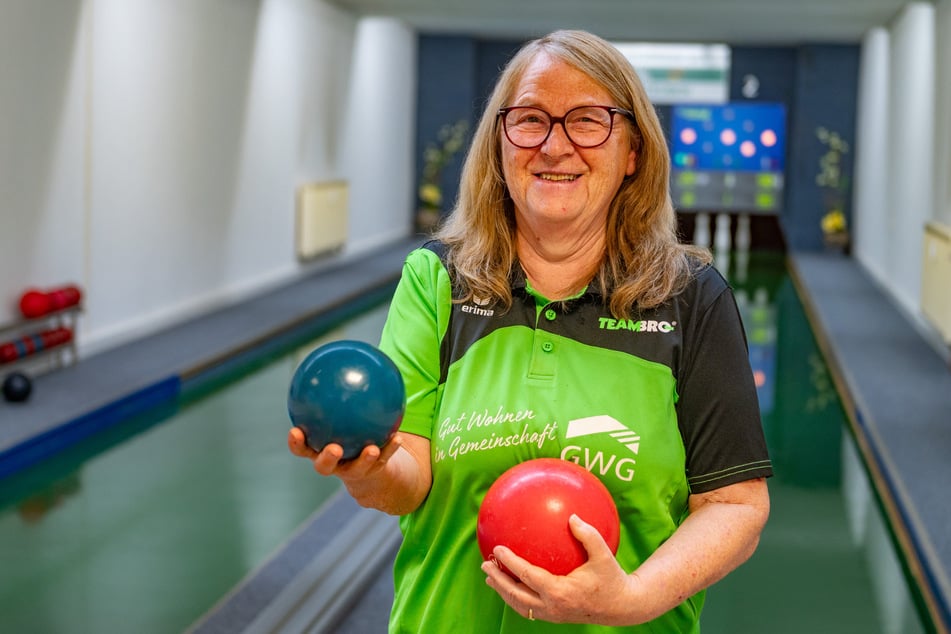 Monika Otto (74) kann sich ein Leben ohne Kegeln nicht mehr vorstellen.
