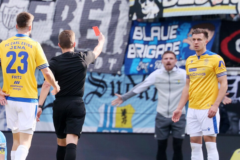 Maurice Hehne (28) bekam im Spiel gegen Jena die Rote Karte.