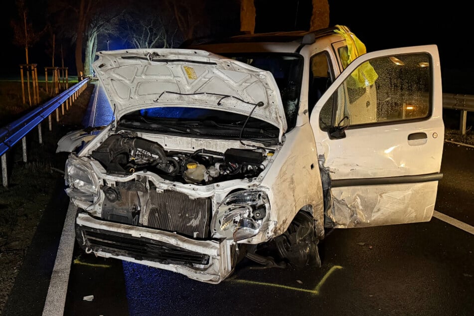 Auf der B216 kollidierten am Montagabend drei Autos miteinander. Acht Personen wurden verletzt.