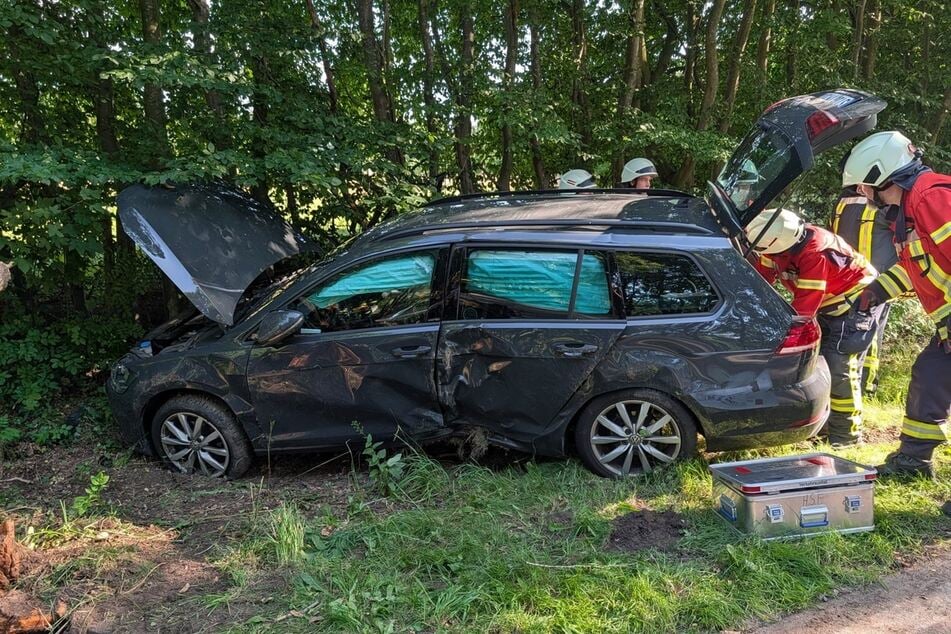 An beiden beteiligten Fahrzeugen, hier der Golf, entstand ein hoher Schaden.