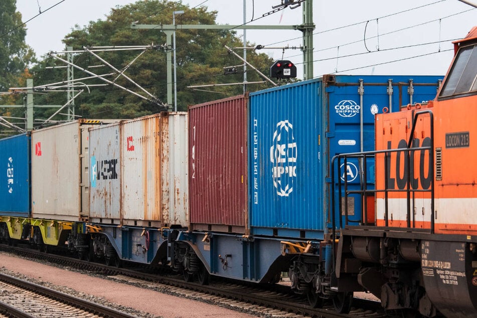 Entgleister Güterzug verursacht 50.000 Euro Schaden: Polizei sucht Zeugen