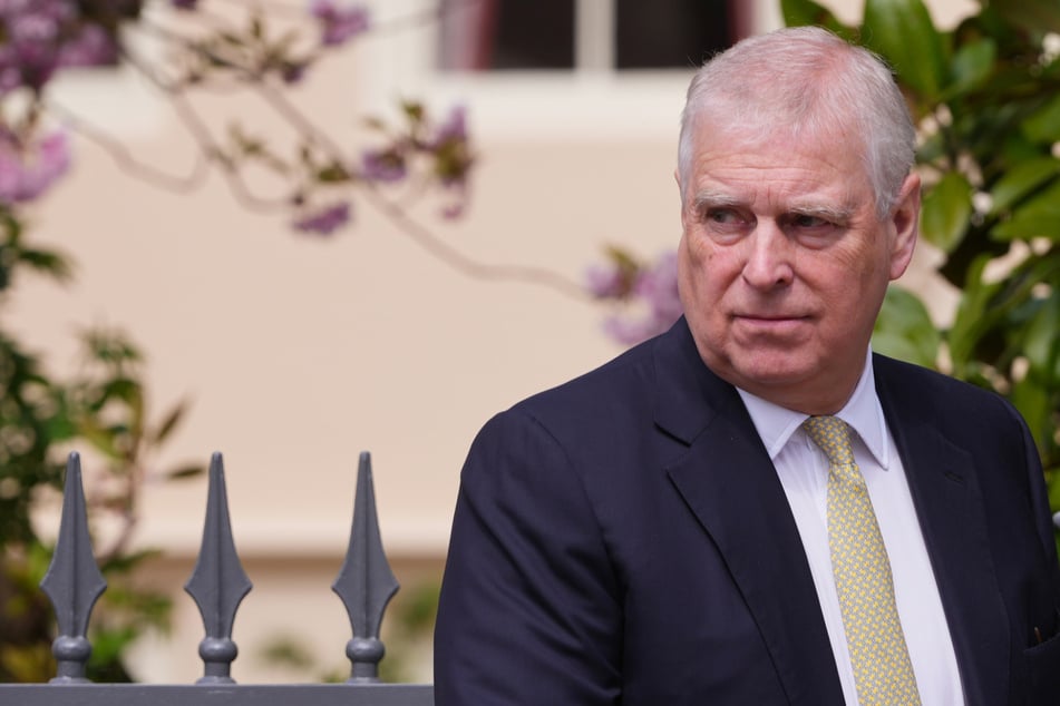 Trotz brisanter Enthüllungen um Jeffrey Epstein: Prinz Andrew zum royalen Sommerurlaub eingeladen