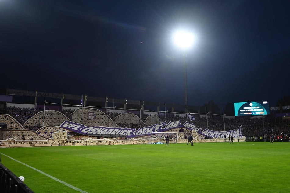 Achterbahn-Feeling! Mit ihrer Choreo sorgten die VfL-Ultras für das ganz große Auf und Ab.