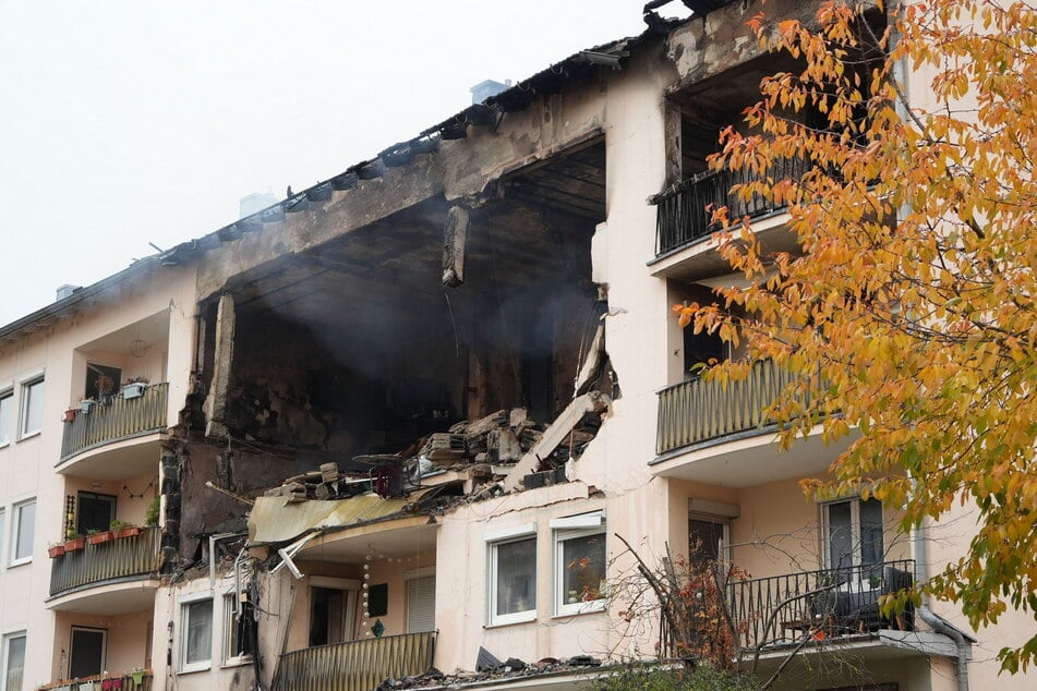 Die Fassade wurde durch die Explosion stark beschädigt.