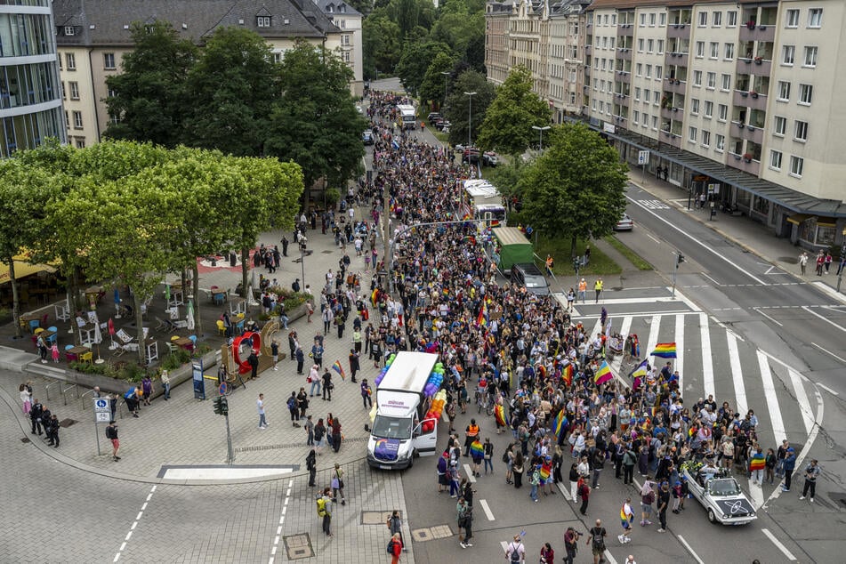 Die Demo zog mit rund 2 000 Teilnehmern durch die City. Auf der Theaterstraße fand eine Kundgebung statt.
