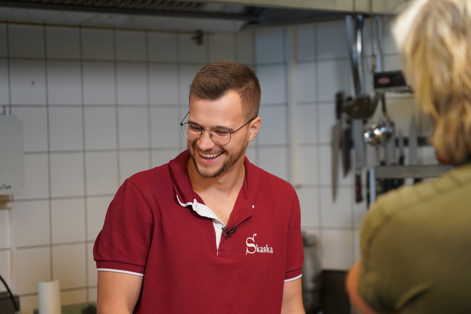 André Terekhov (27) packt in der Küche als Aushilfskoch mit an.