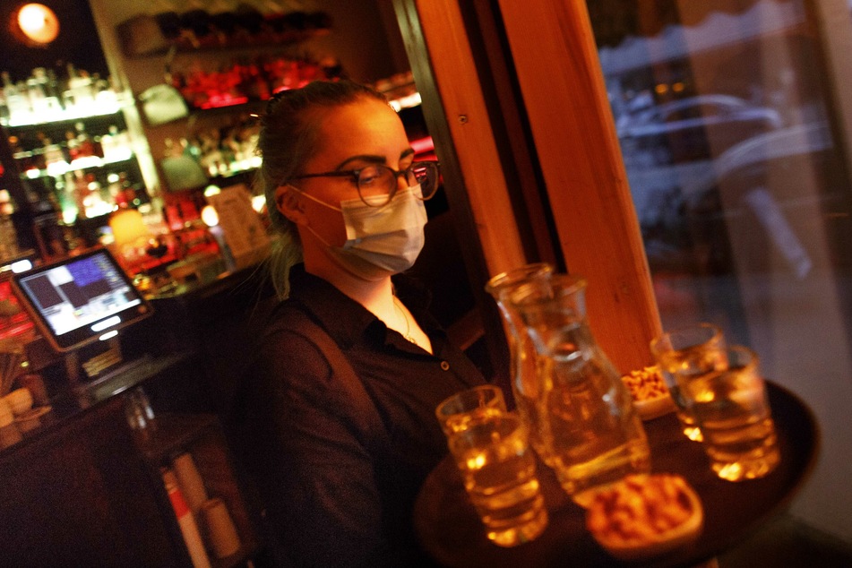 Nach der Corona-bedingten Schliessung dürfen Kneipen und Bars auch in MV wieder bis 23 Uhr öffnen.