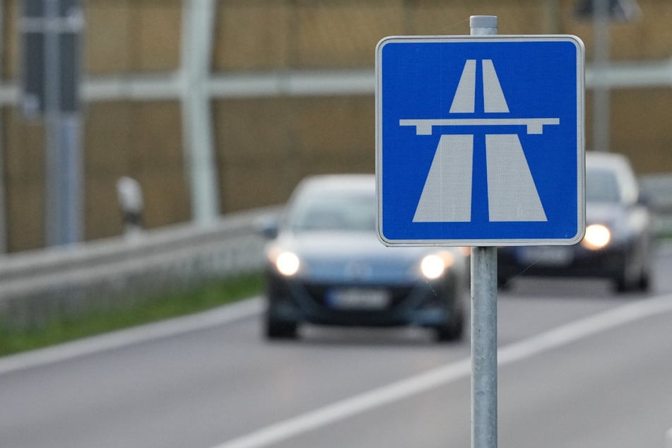 Am Sonntag war ein Fußgänger auf der A72 unterwegs.(Symbolbild)