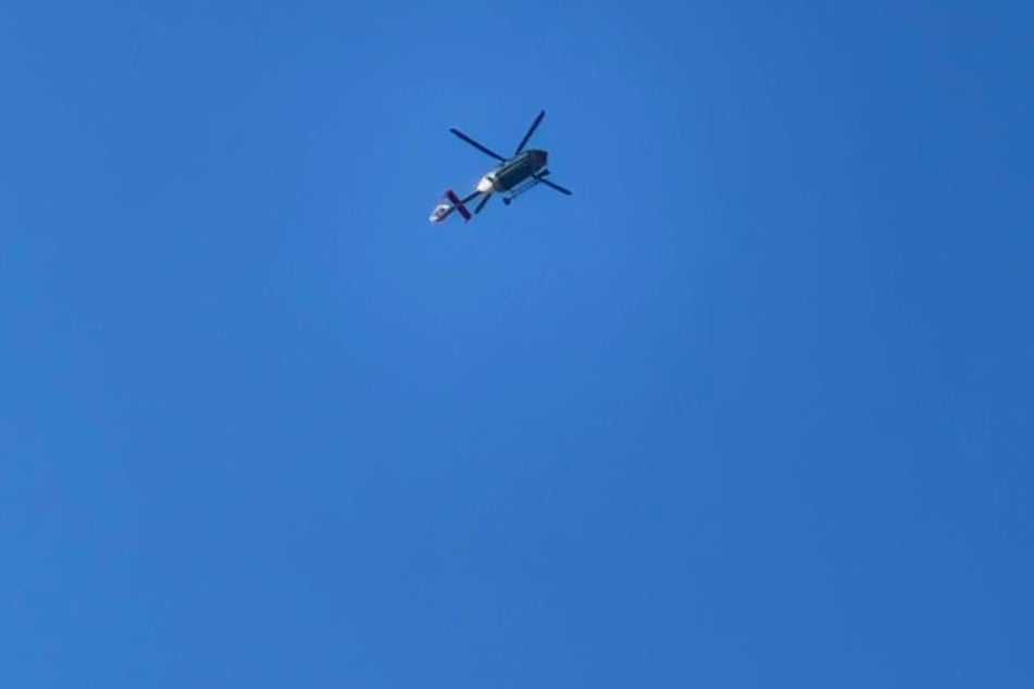 Ein Polizei-Hubschrauber kreiste zwischenzeitlich über dem Gebiet.