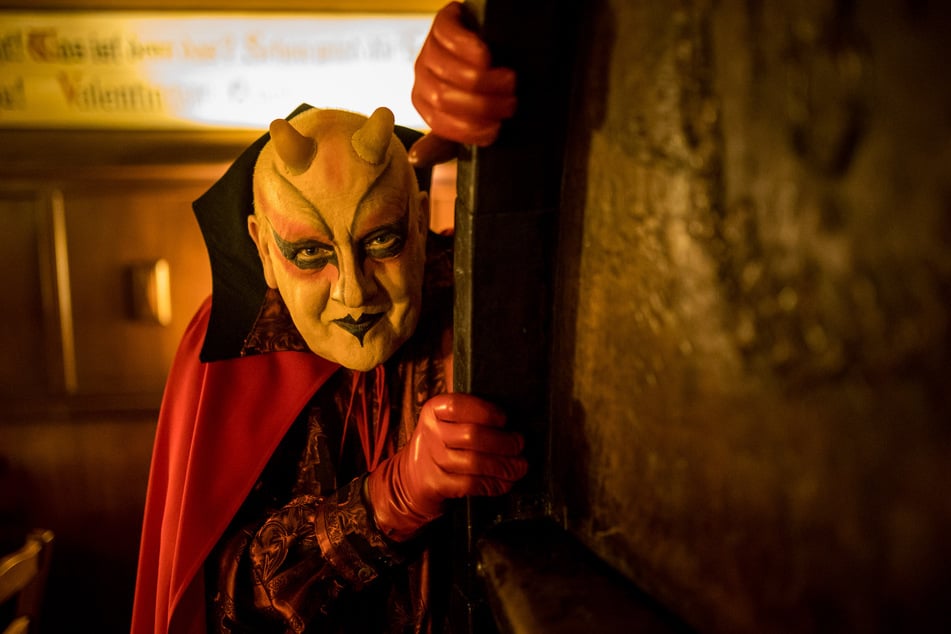 Seit 30 Jahren verkörpert Hartmut Müller (70) den Mephisto in Auerbachs Keller.