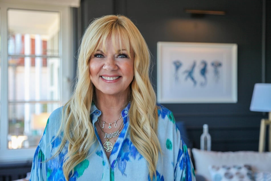 Julia Leischik (55) hat schnell eine traurige Nachricht für Sylke.