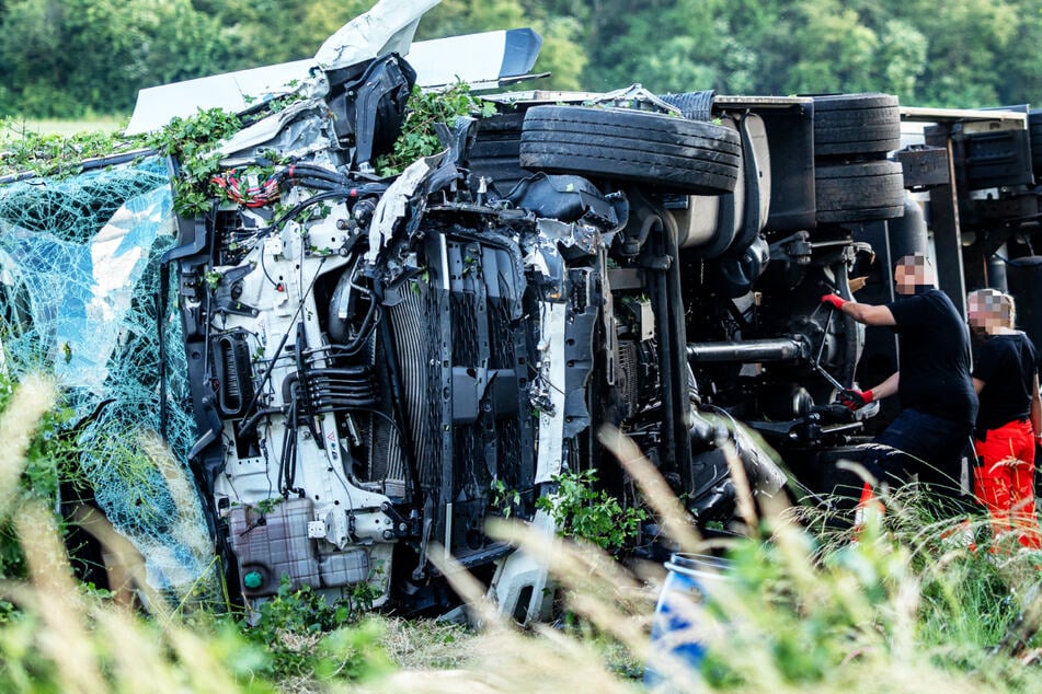 Verhängnisvoller Lastwagen-Unfall auf der A5 bei Frankfurt: Der Fahrer wurde schwer verletzt.