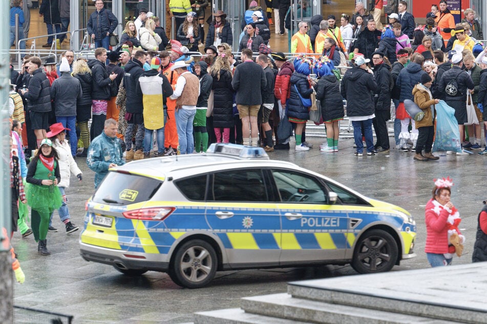 Insgesamt 241 Straftaten hat die Kölner Polizei zum Karnevalsstart vor einer Woche gezählt. Das sind 42 Prozent weniger als noch im Vorjahr.