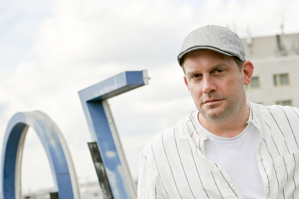 Sebastian Bezzel (50) hat bei Besucher im Freibad in Garmisch als Kind einiges gelernt.