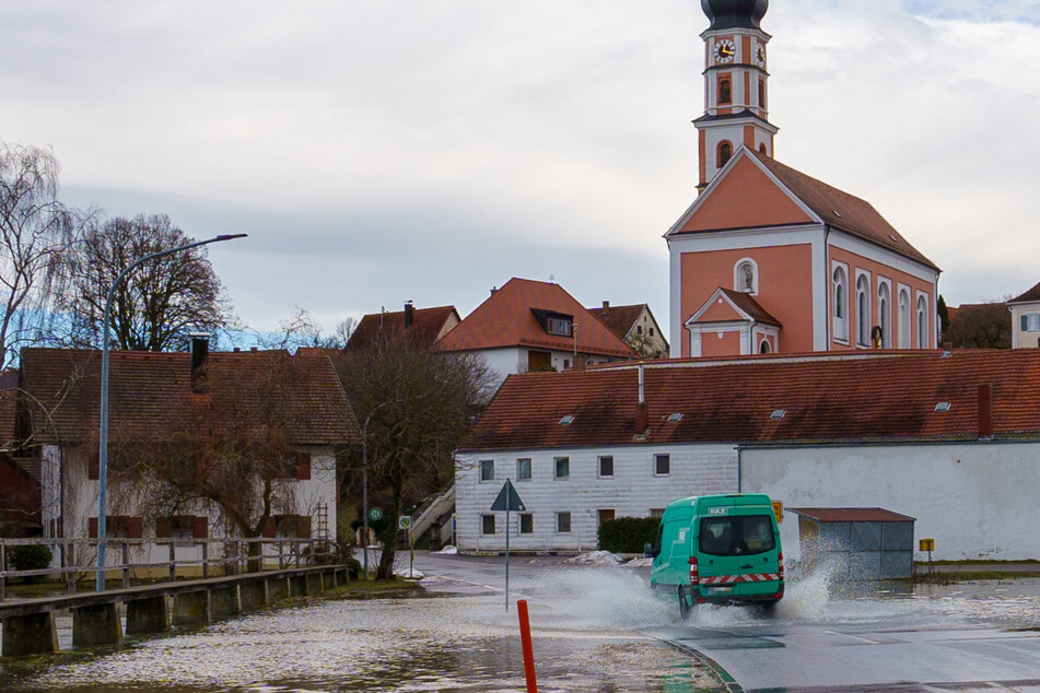 Pegelstände steigen weiter: Hochwasserlage in Bayern weiter angespannt