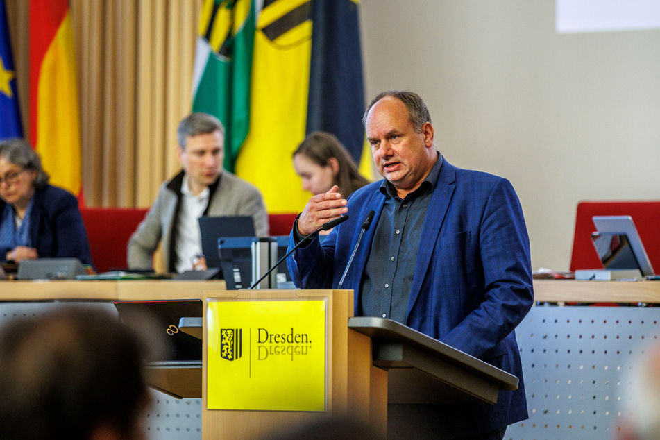 OB Dirk Hilbert (51, FDP) leitet den Stadtrat, erhielt wegen des Wahldramas um den Schöffenwahlausschuss bereits einen Brandbrief von der Justiz.