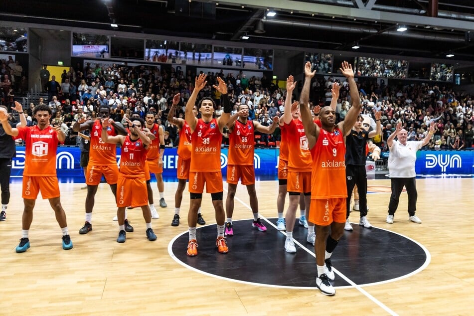 Neuer Vereinsrekord bei den Niners: Über 4600 Zuschauer besuchten die Heimspiele der Basketballer in der Messe Chemnitz.