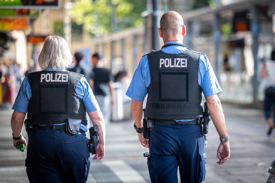 An der Zentralhaltestelle in Chemnitz soll der 22-Jährige wieder für Ärger gesorgt haben. Die Polizei schnappte ihn anschließend erneut auf.