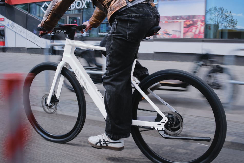 Der E-Bike-Fahrer wurde schwer verletzt. (Symbolfoto)