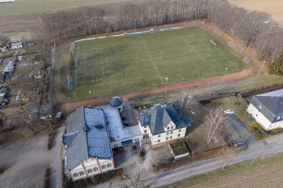 Auch der Rasenplatz von Blau-Weiß Röhrsdorf steht auf der Prioritätenliste, die der Stadtrat verabschieden soll.