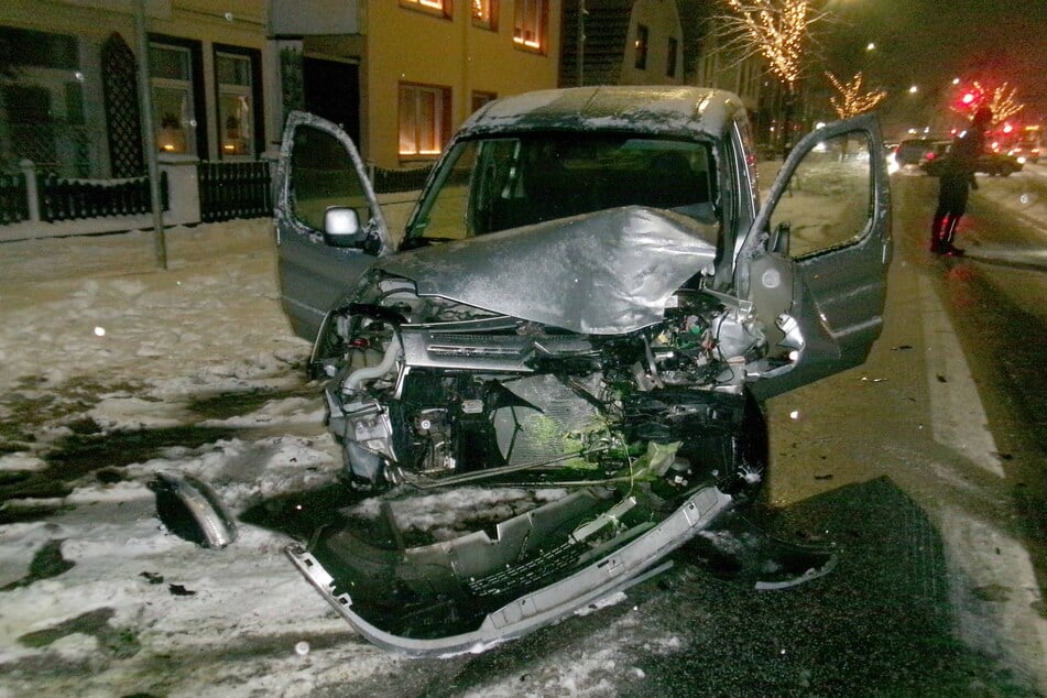 Der Citroën des 19-jährigen Fahrers erlitt einen Totalschaden.