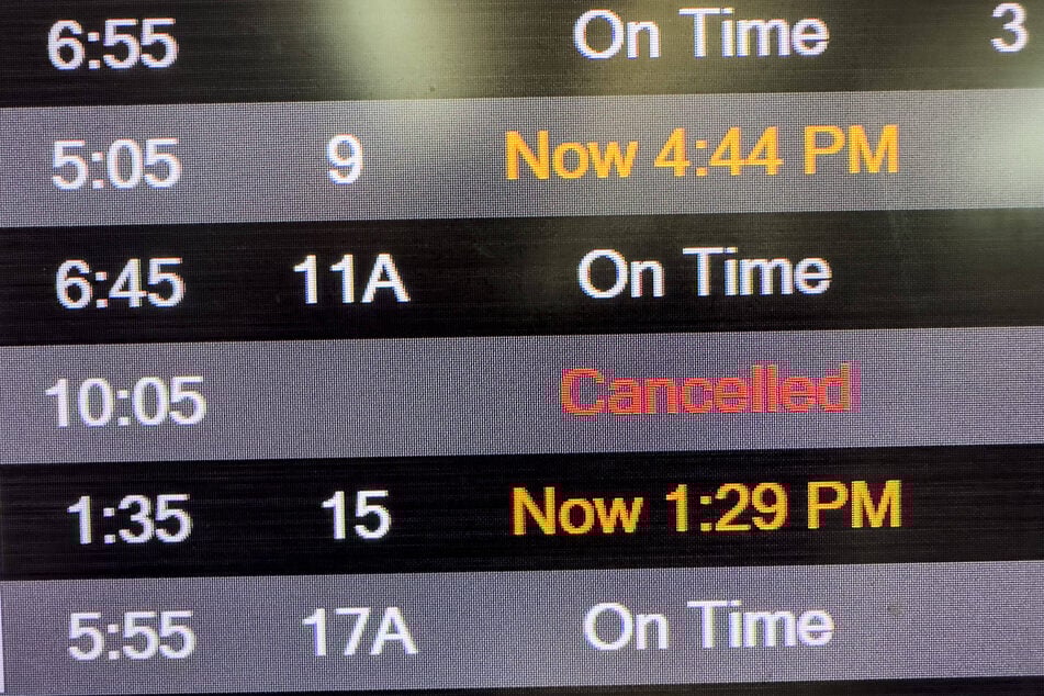 Thousands of flights delayed and canceled as New York braces for deep snow