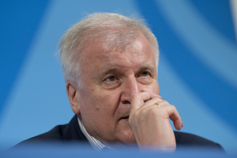 Horst Seehofer verbietet erstmals eine Reichsbürger-Gruppierung.