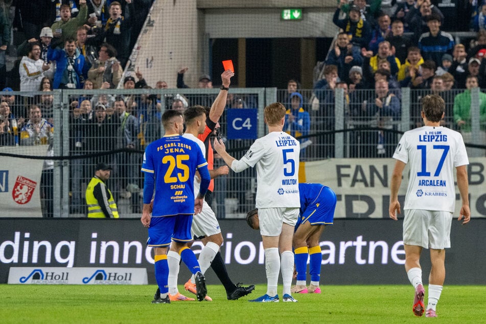 Lukas Wilton (#5) sah Rot.