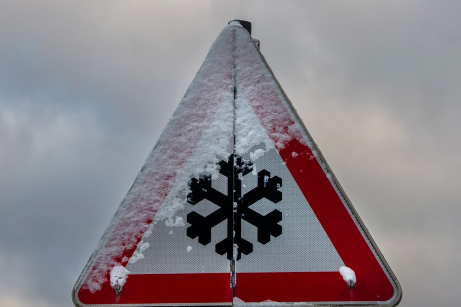 Schnee und Regen sorgen für Gefahr. (Symbolbild)