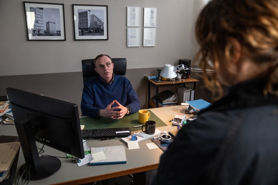 Luise ist enttäuscht von ihrem Chef Holger Tesche.