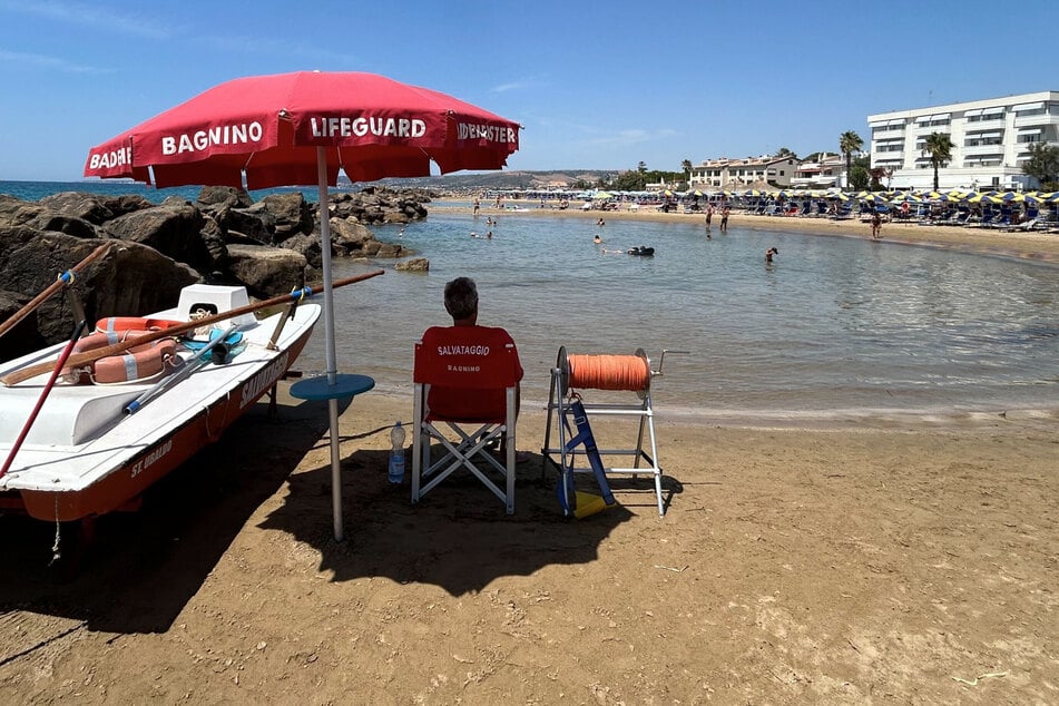 Tragödie an italienischem Strand: Deutsche stirbt beim Baden im Mittelmeer