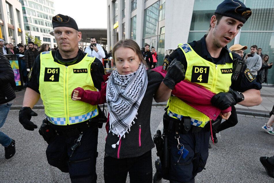 Greta Thunberg (21) wurde von der Polizei während einer Protestkundgebung abgeführt.