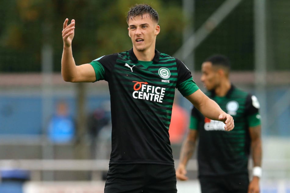 Ajdin Hrustic (24) hofft auf eine lange und erfolgreiche Zeit bei Eintracht Frankfurt. (Archivbild)