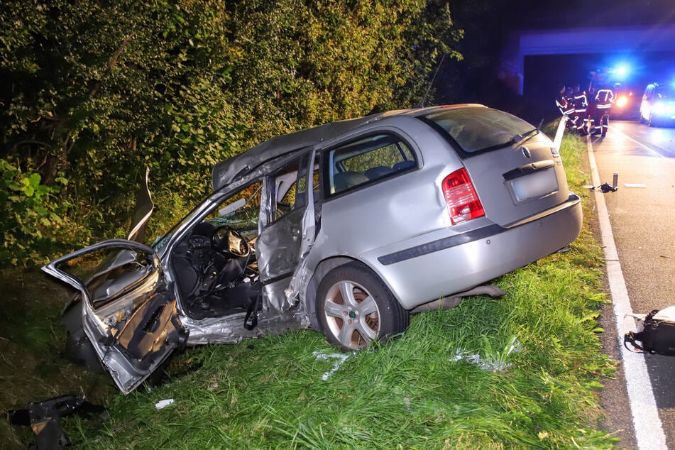 Der 54-Jährige musste aus seinem Fahrzeug befreit werden und starb noch am Unfallort.