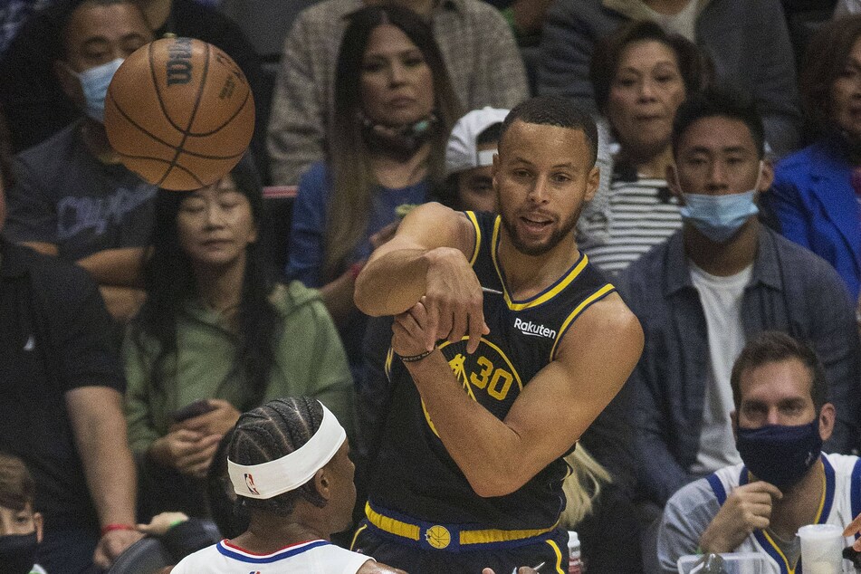 Steph Curry scored a game-high 33 points against the Clippers on Sunday.