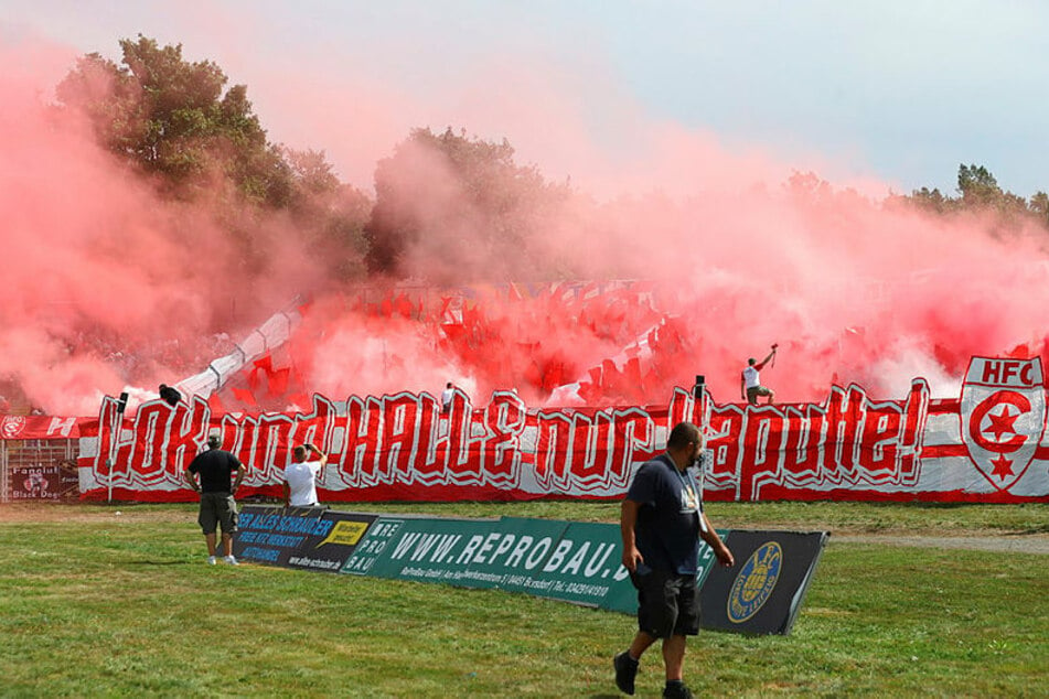 ... als auch die rot-weißen Fans sorgten für sichtbaren Support.