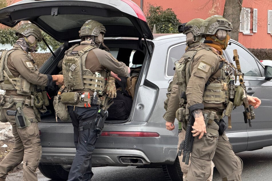 Jugendlicher mit Waffe gemeldet: Großeinsatz an Schule in Nürnberg