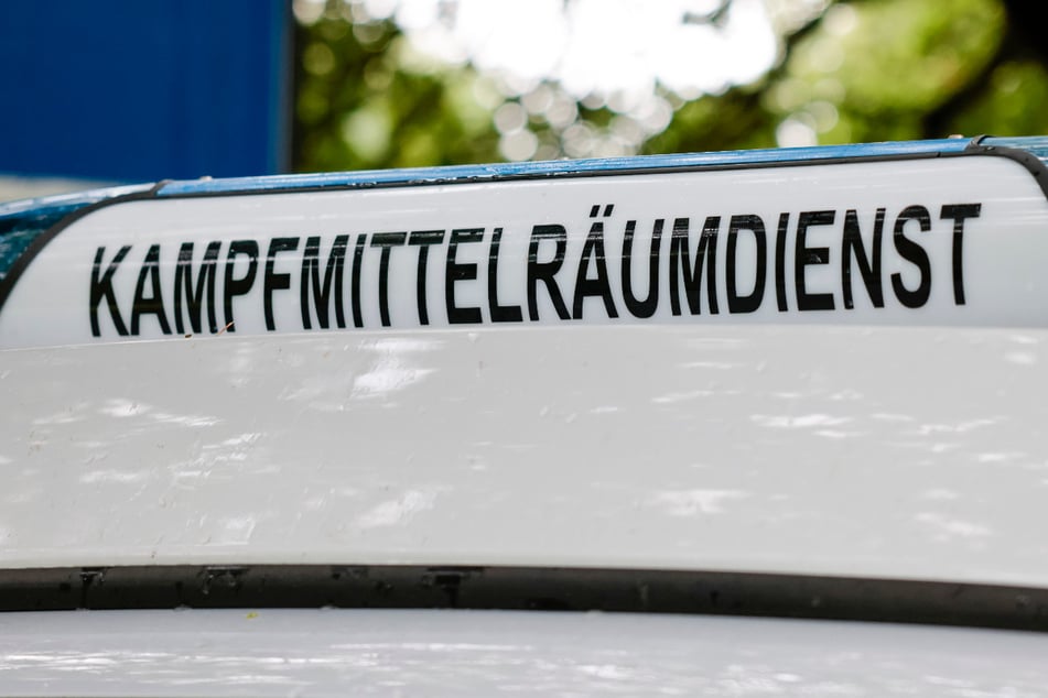 Herz dürfte kurz in die Hose gerutscht sein: Passant findet alte Fliegerbombe