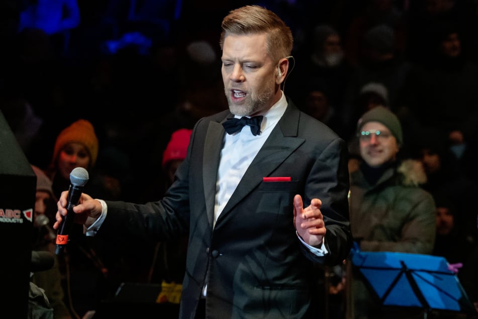 Tom Gaebel tourt gerade mit seiner "Las Vegas" -Show durchs Land. Und auf Weihnachtslieder versteht sich der Entertainer selbstverständlich auch.