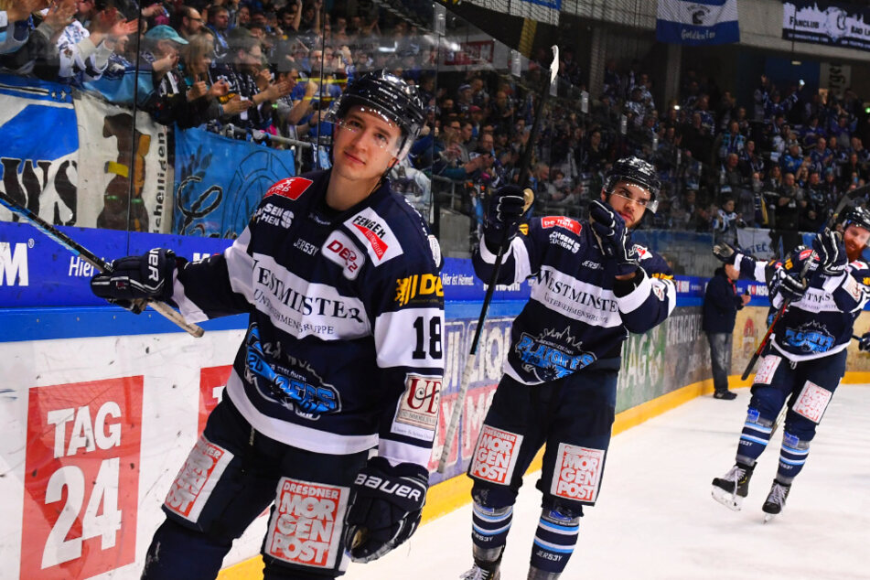 Wenn Timo Walther (l.) und Sebastian Zauner am Sonntag gewusst hätten, dass nach dem Sieg über Nauheim die Saison gelaufen ist, hätten sie sich anders von den Fans verabschiedet.