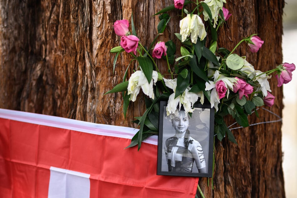 Nach dem Tod haben Menschen in der Züricher Innenstadt eine Gedenkstelle errichtet.