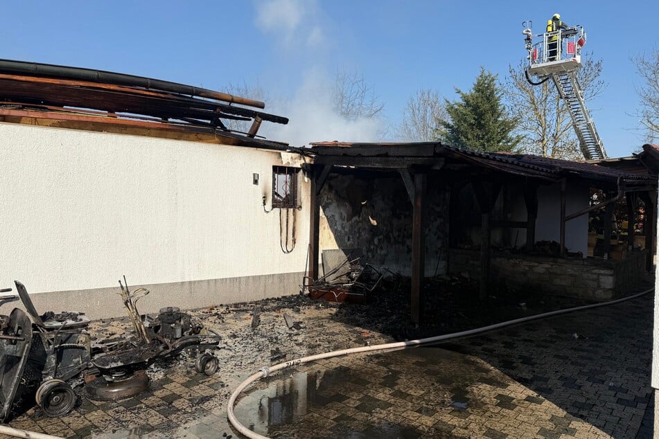 Rasenmäher setzt Wohnhaus in Brand: Riesen-Schaden!