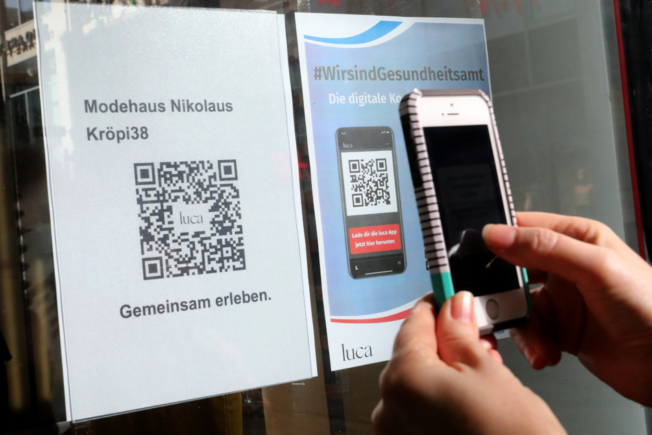 Mit der Luca-App können Kontakte per Smartphone nachverfolgt werden.