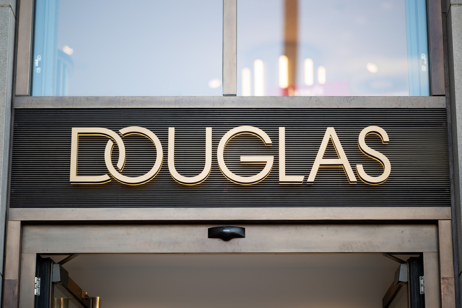 Die Parfümeriekette Douglas hat europaweit 1850 Filialen in 22 Ländern und beschäftigt rund 18.000 Menschen.