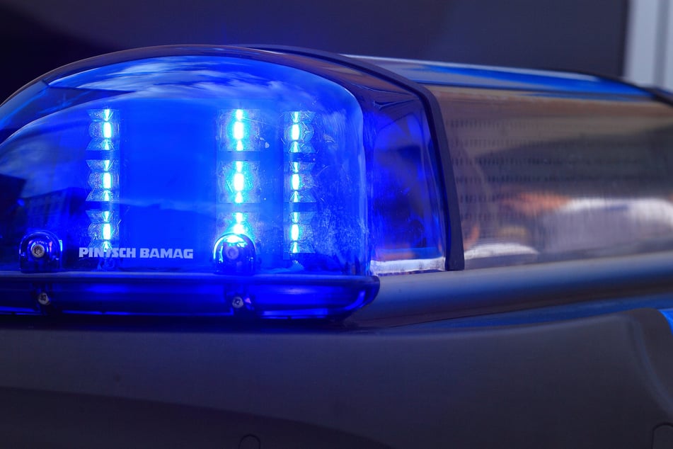 Die Polizei Hameln beendete eine Geburtstagsfeier mit 30 Personen.