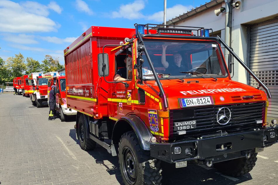 Feuerwehrleute aus NRW und Niedersachsen sind auf dem Weg zu einem Waldbrand-Einsatz in Spanien.
