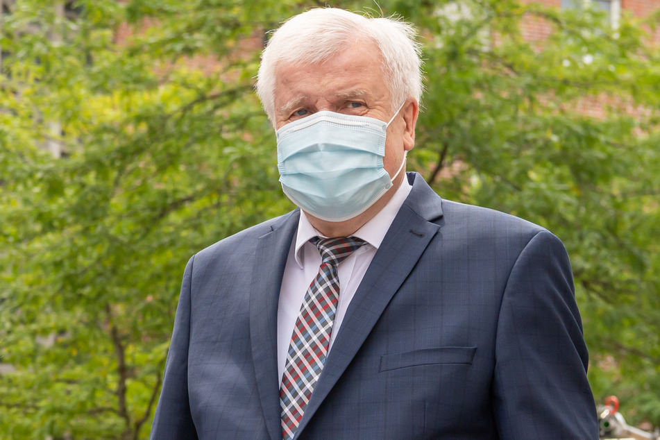 Bundesinnenminister Horst Seehofer (72, CSU).